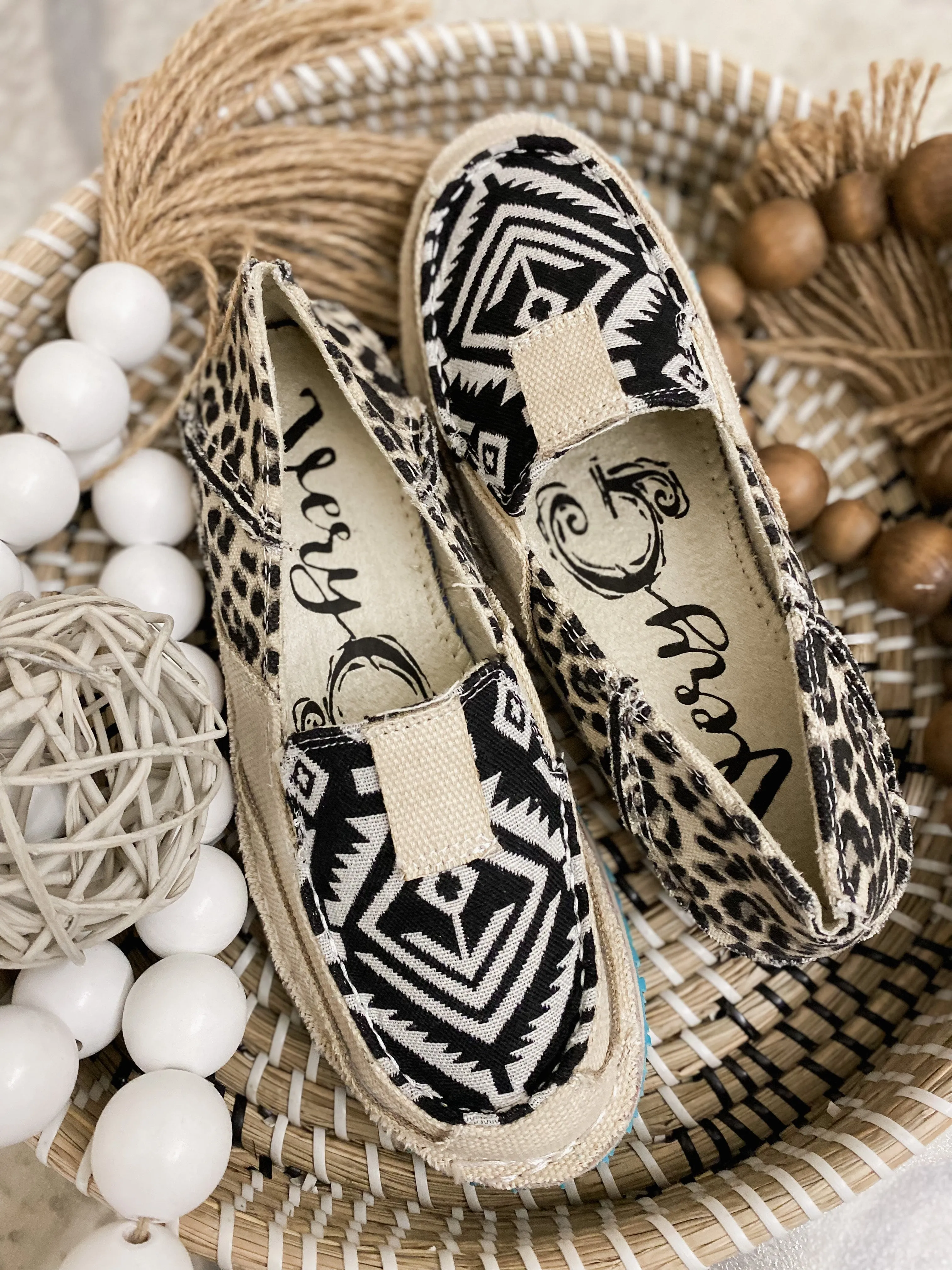 Very G Jen Cream Black STEAL