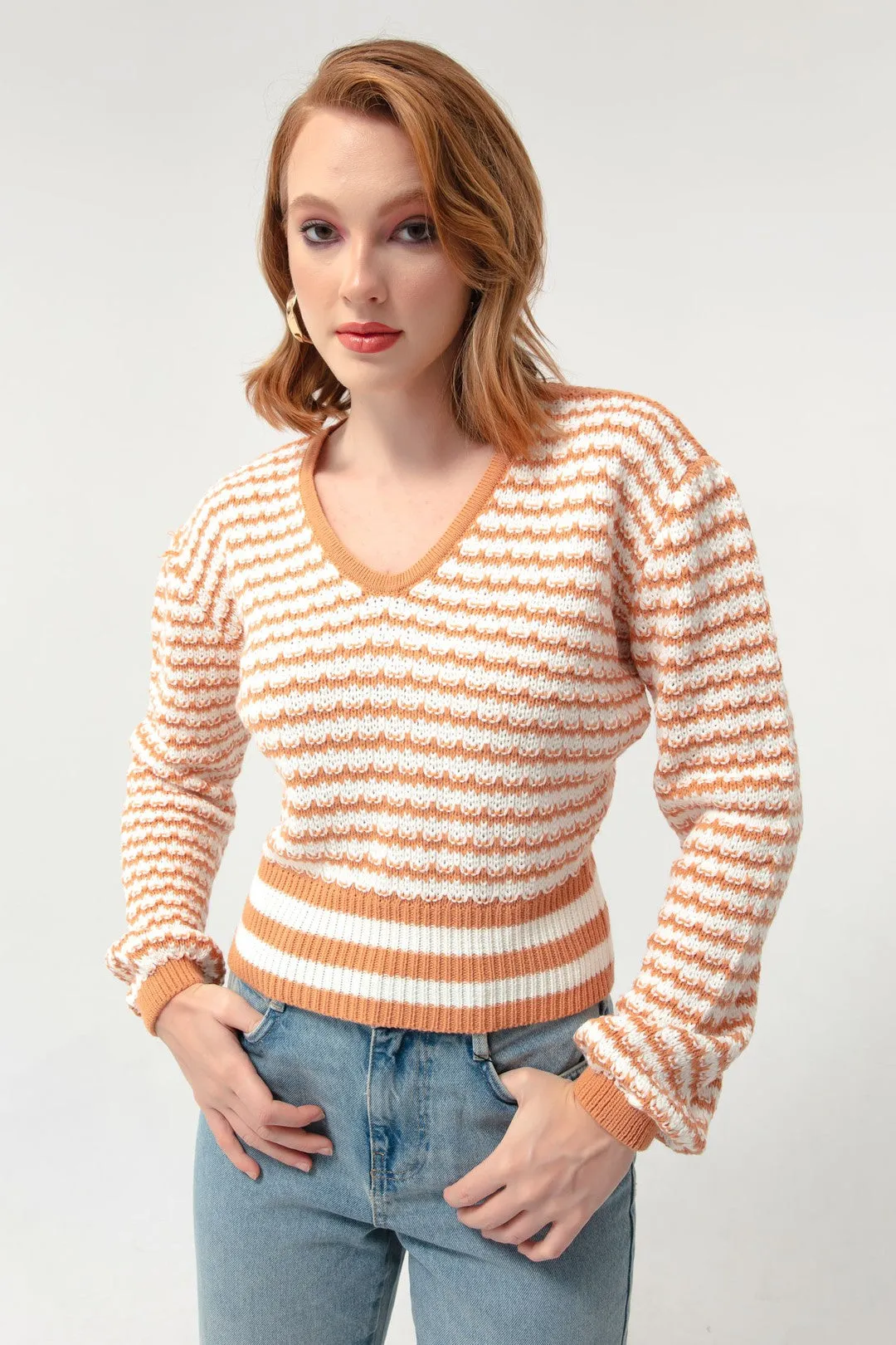 Woman V -Neck Executive Pattern Knitwear Sweater