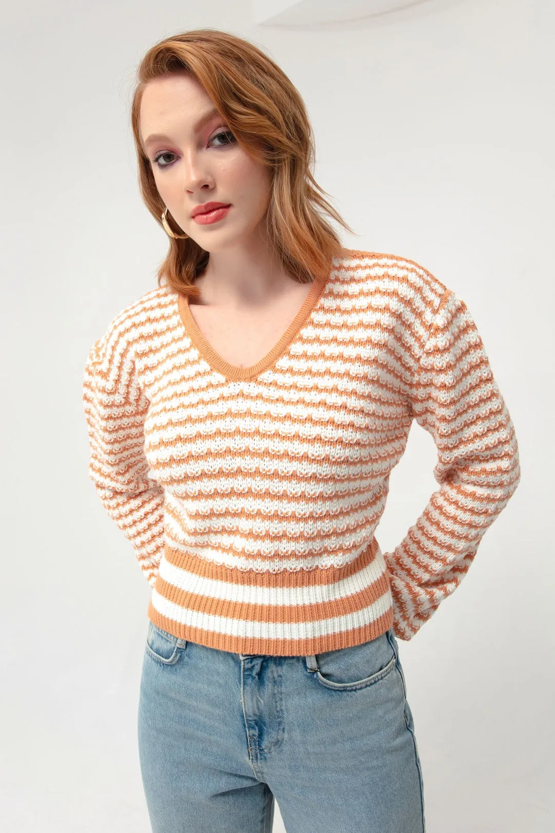 Woman V -Neck Executive Pattern Knitwear Sweater