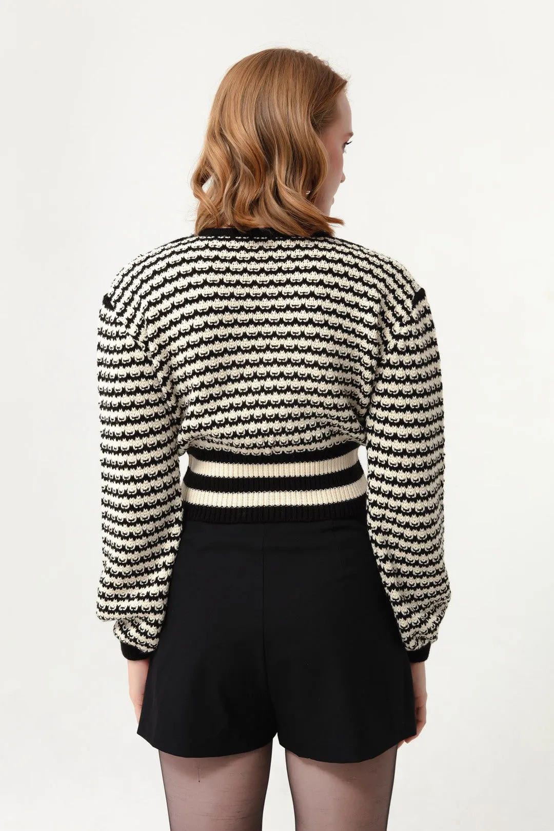 Woman V -Neck Executive Pattern Knitwear Sweater